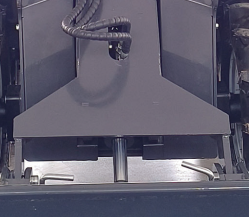 r390 skid steer loader details (4)