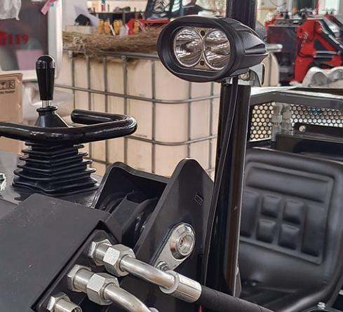 r390 skid steer loader details (5)